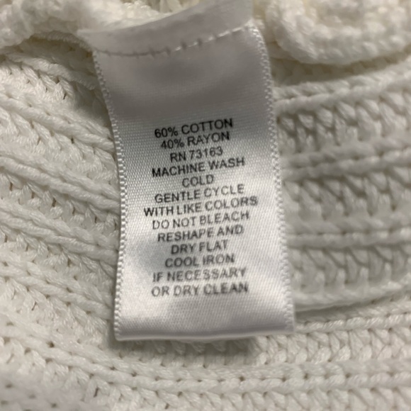 v-neck sweater tank-white (size large) - Picture 3 of 4